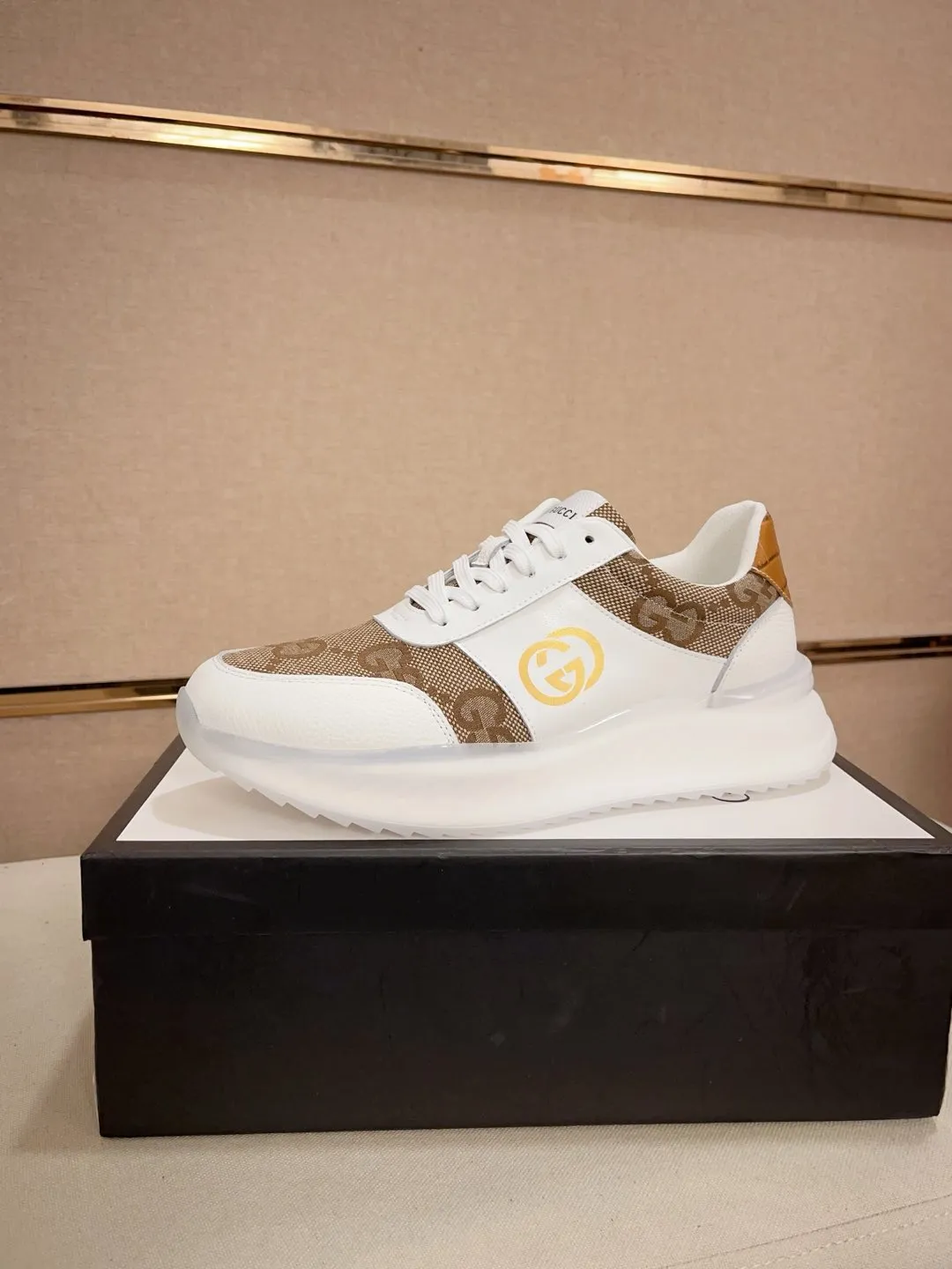 Men's men's shoes💰 462💰🇮🇹🇮🇹GUCCI🔍🔍new models are on sale at the same time at the counter. The uppers🇮🇹 are made of top-grain cowhide imported from Italy. Fully imported genuine leather lining 💪💪, completely 1⃣️ to 1⃣️ replica 🇮🇹💪💪, ⚠ sole: original sole provided by the original factory, exclusive movable molded sole super comfortable, ⚠ original factory follow-up, 🔍🔍 high quality, you can go in and out of the counter at will, welcome to compare⚠. Code number:38-44